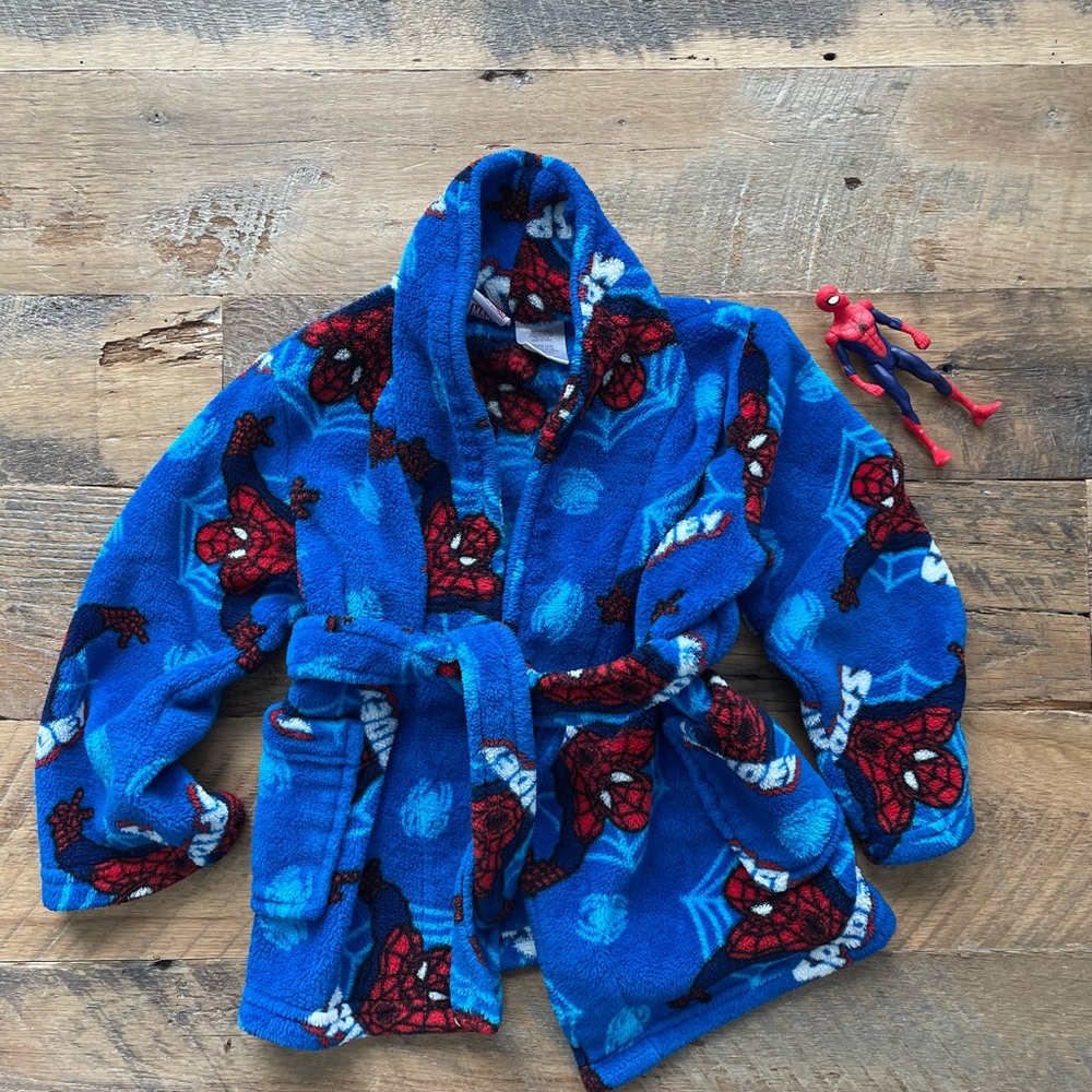 SPIDER-MAN Bathrobe and Bonus Action Figure 🕷️